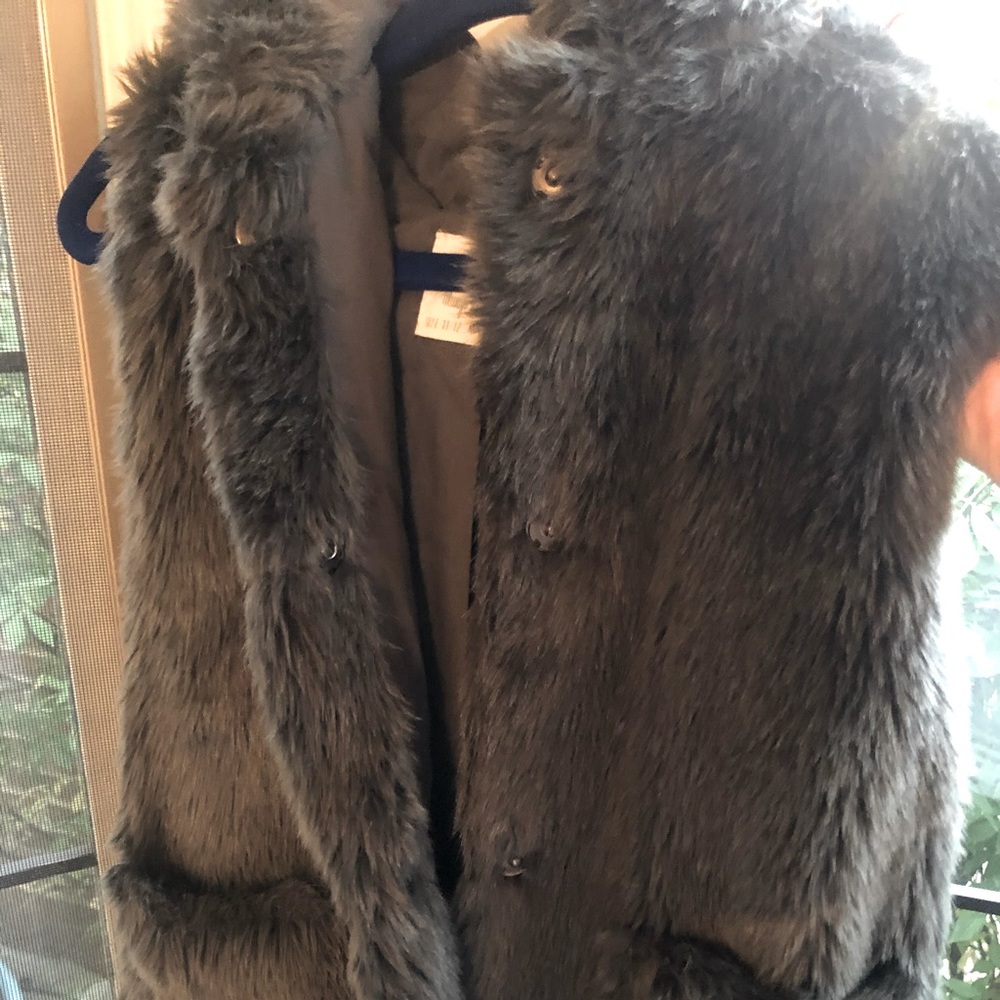 Girls Zara faux fur gray vest